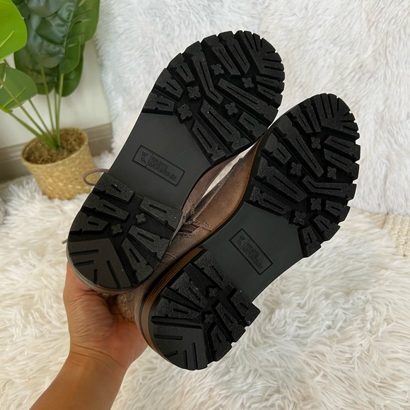 White Mountain Daisy hiking boots - Picture 4 of 5